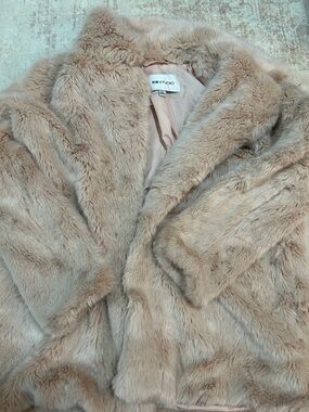 KB STUDIO Plush Faux Fur Coat in Light Beige